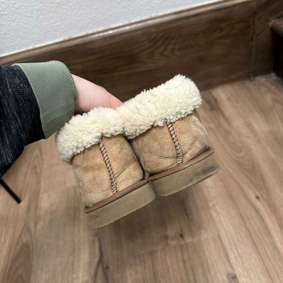 UGG Slipper Booties Sz 8 - Picture 3 of 5